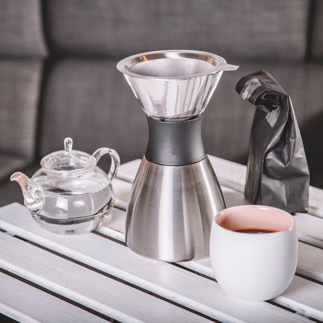 ASOBU Tuang Atas Kopi Panas
