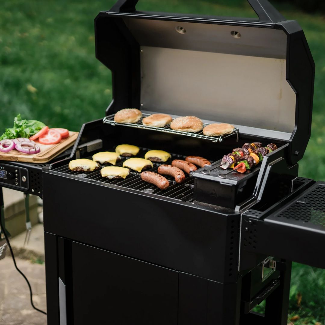 MasterBuilt AutoIgnite Series 545 Digital Charcoal
Grill + Smoker