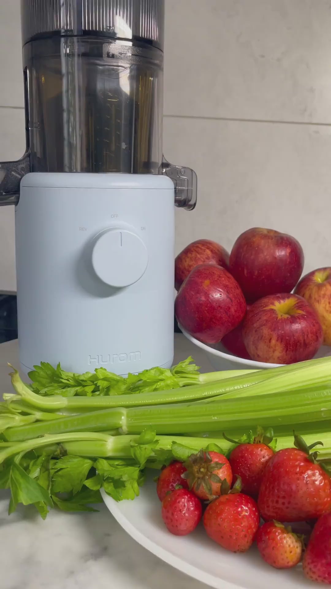 Juicer Perlahan Hurom H-310A, Biru Langit
