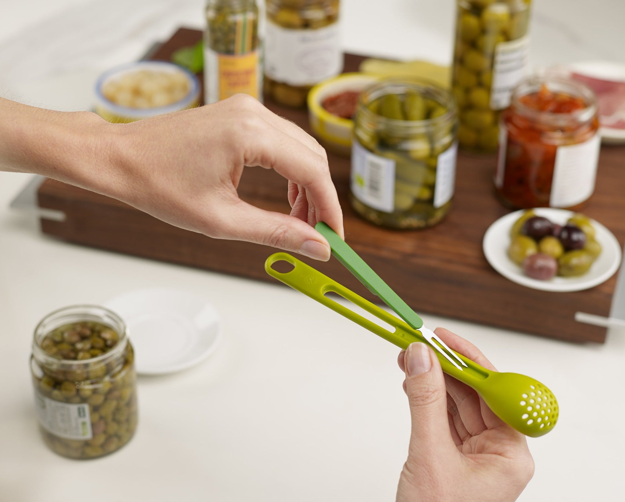 Joseph Joseph Scoop & Pick 2-piece Antipasti Set 3