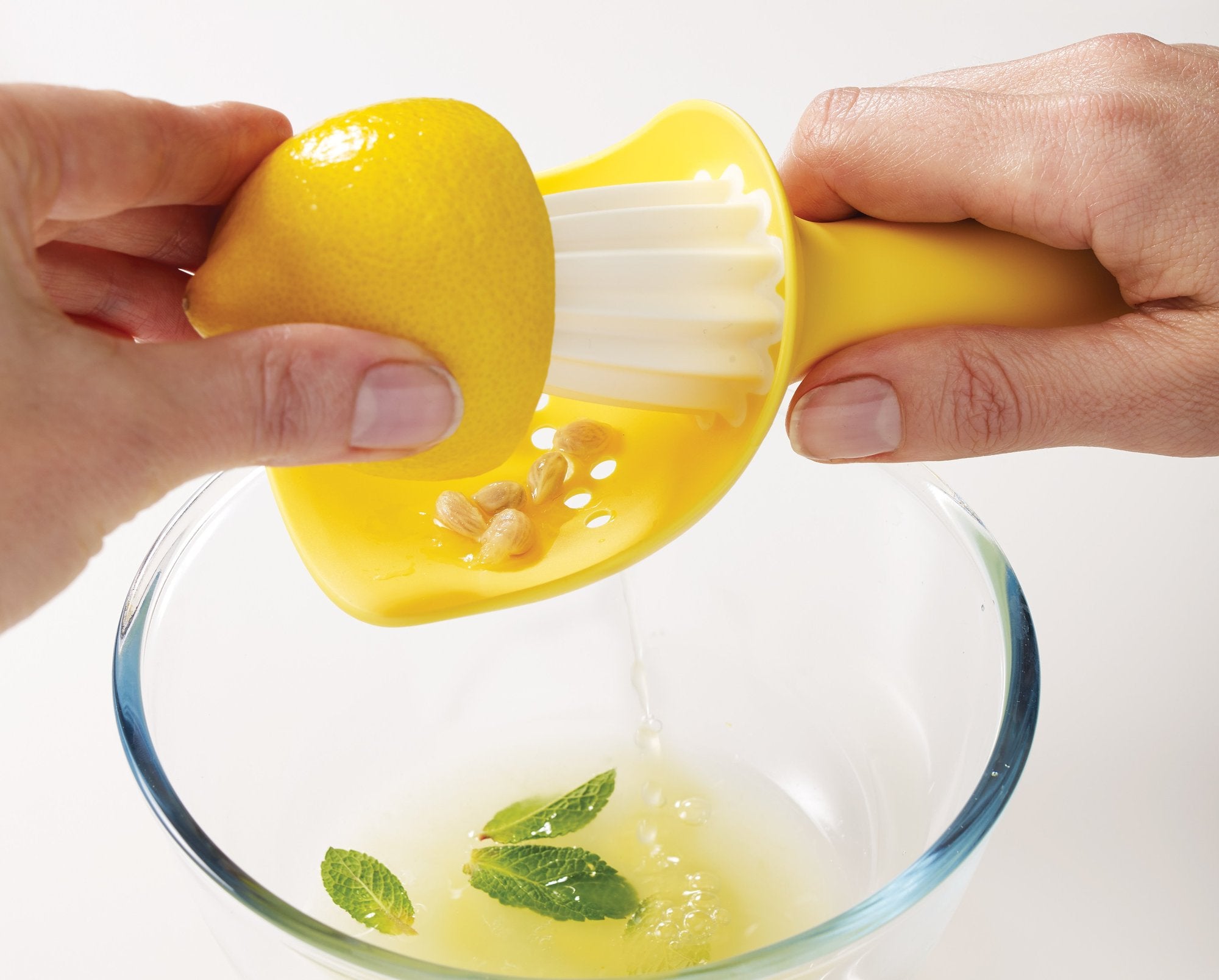 Joseph Joseph Catcher Citrus Reamer 3