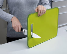 Load image into Gallery viewer, Joseph Joseph Slice &amp; Sharpen Chopping Board with Knife Sharpener 2
