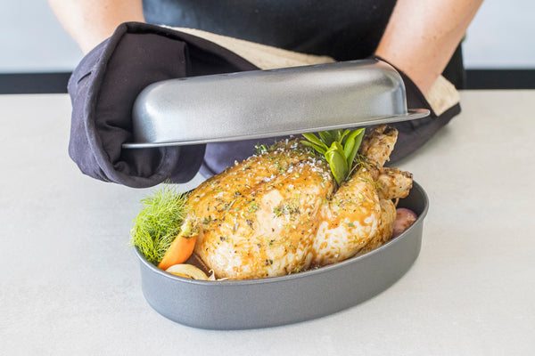 MASTERCLASS Covered Roasting Pan 27X21X10Cm - Non-Stick Carbon Steel