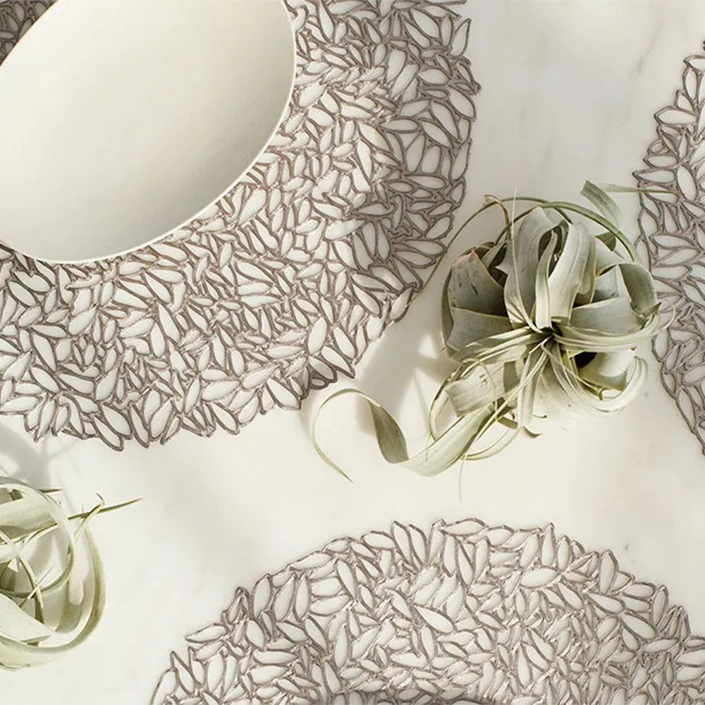 CHILEWICH TerraStrand Microban Petal Mould Table Mat 38 sm, Champagne