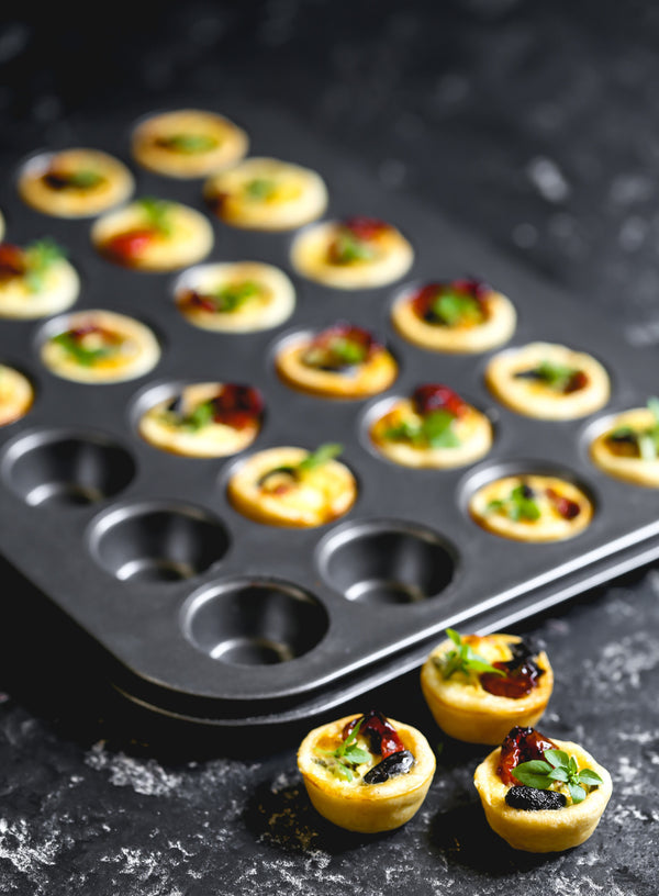 MASTERCLASS Non-stick Mini 24 Lubang Kuali Tart W/Tamper Pastri Kayu (35X27Cm) 